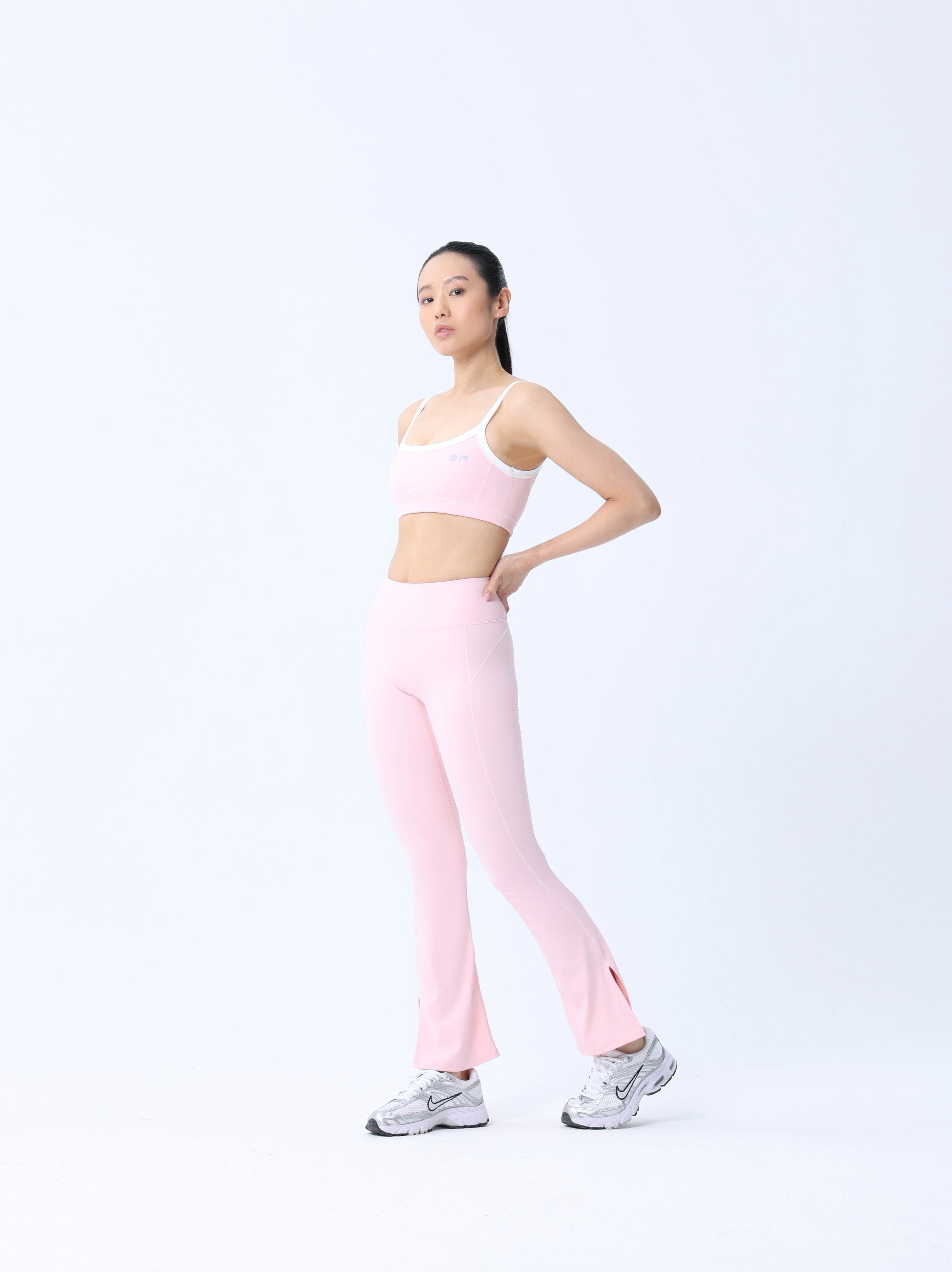Essential Flare Legging
